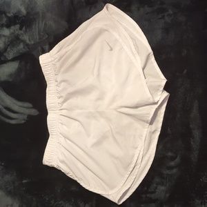 Women's Nike shorts size large.